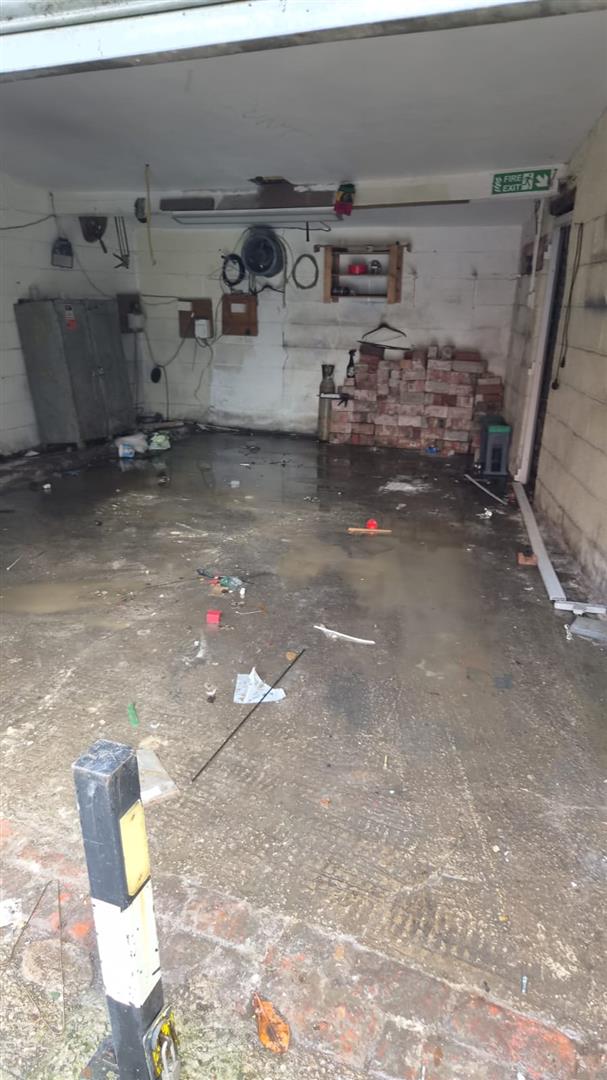 Garage Manchester Road Bolton, photo 3
